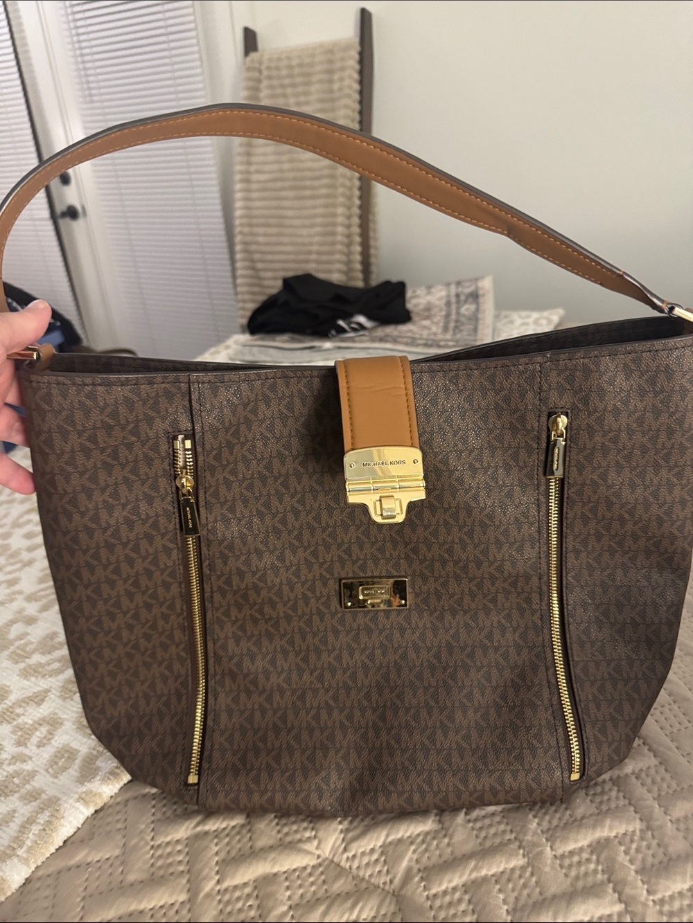 Like new Michael Kors purse - Picture 3 of 5